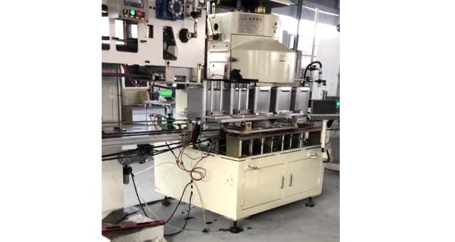 封底、蓋扣嚴扣平，封底后無疤，滲漏等現(xiàn)象